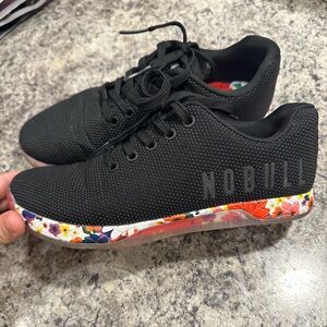 NOBULL Women’s Outwork Gym Shoes Blackl Daisy Size 9